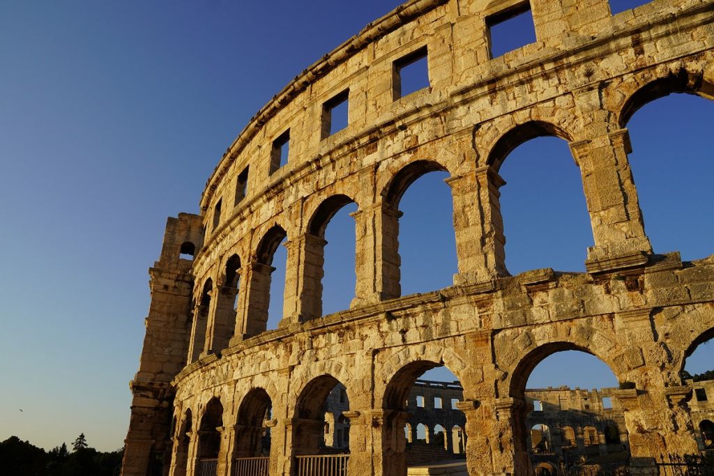 pula-arena-g5e528c810_1920