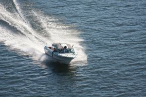 speedboat-g5fe51edef_1920